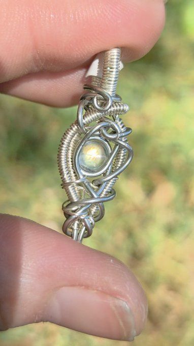Mini amulette Péristérite  -pierre de lune : protection et concentration 