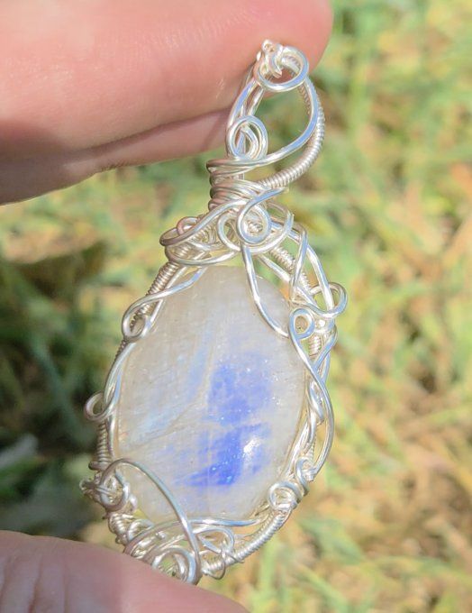 Amulette Belomorite , la pierre de lune parfaite 