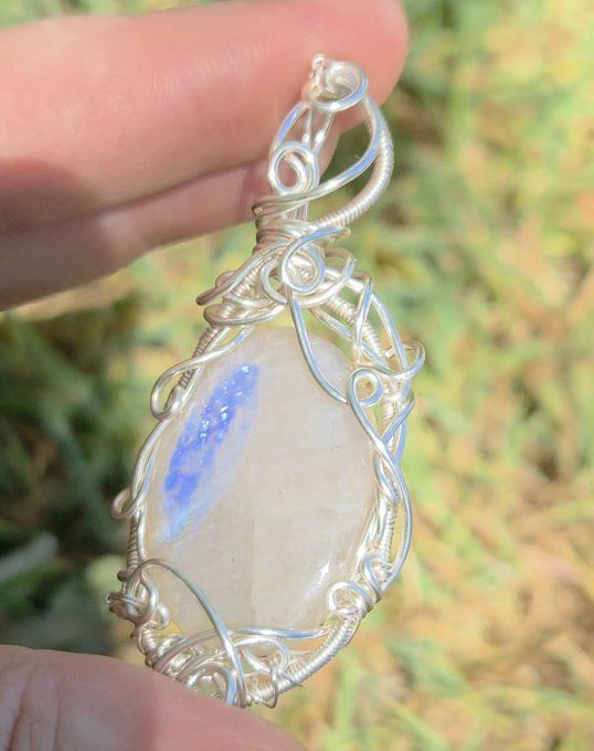 Amulette Belomorite , la pierre de lune parfaite 