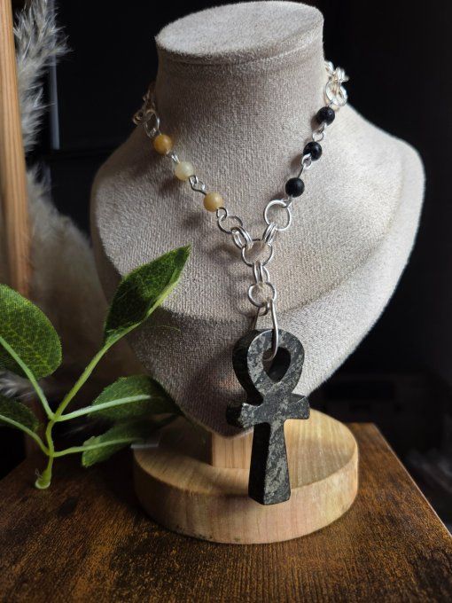 Collier Ankh Pyrite Druzy -perles de lave et calcite jaune 