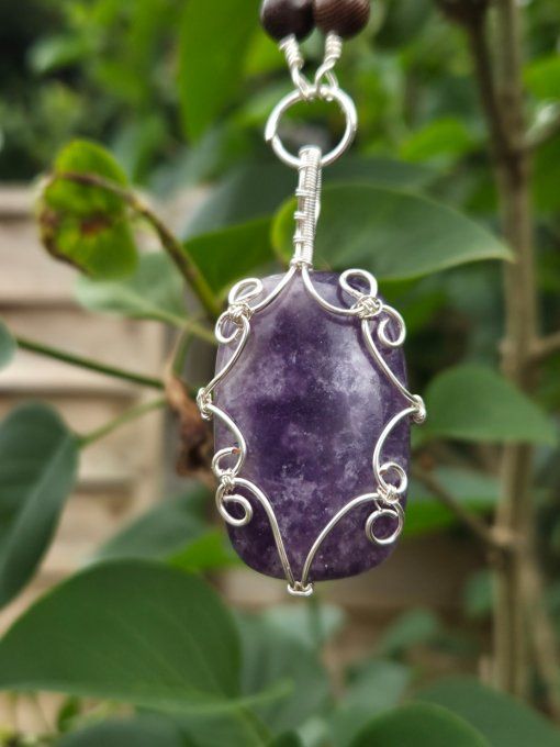 Amulette Argent Lépidolite – Stabilité, Sérénité Et Équilibre