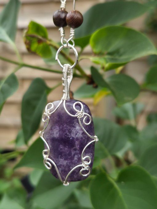 Amulette Argent Lépidolite – Stabilité, Sérénité Et Équilibre