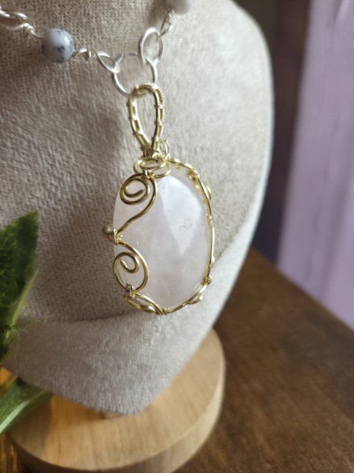 Amulette Quartz rose , or La Pierre De L’Amour Et De La Douceur ?  