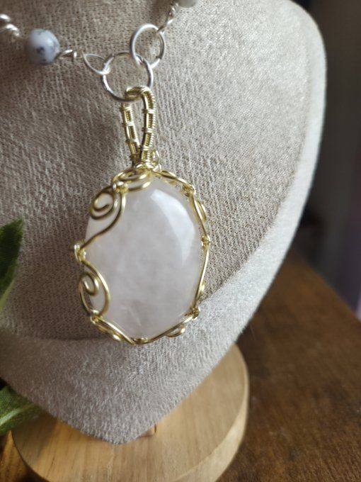 Amulette Quartz rose , or La Pierre De L’Amour Et De La Douceur ?  
