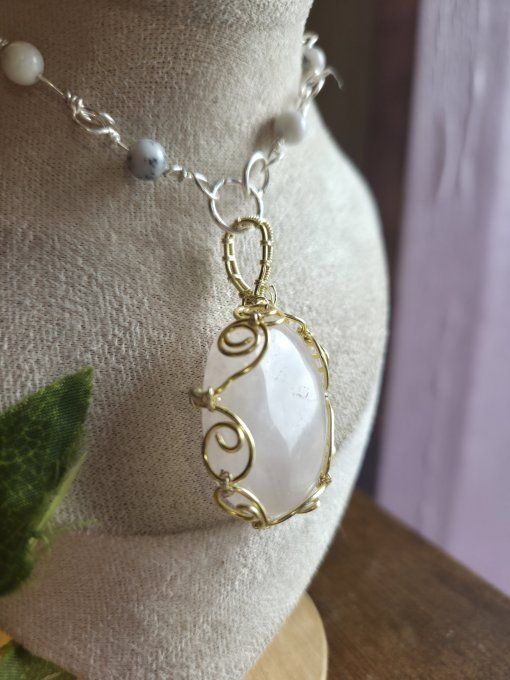 Amulette Quartz rose , or La Pierre De L’Amour Et De La Douceur ?  