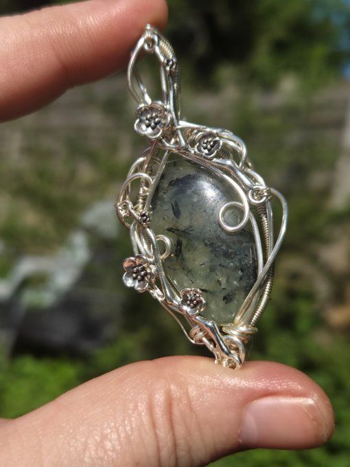Pendentif Phrénite – Apaisement, Protection & Sérénité