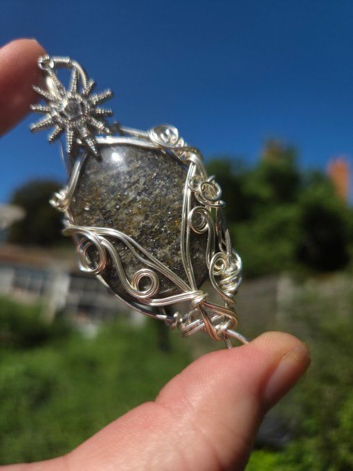 Pierre de Soleil Noire mica et hématite ✨