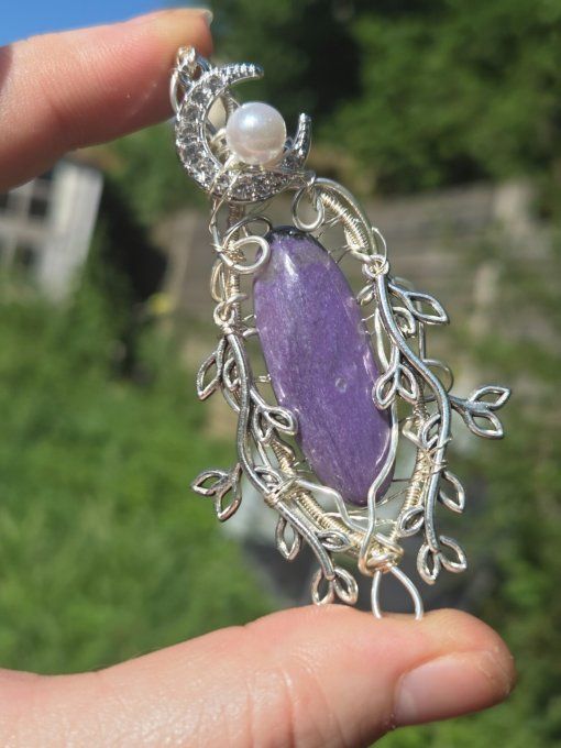Pendentif lune ✨ Charoïte - Transformation & Libération ✨