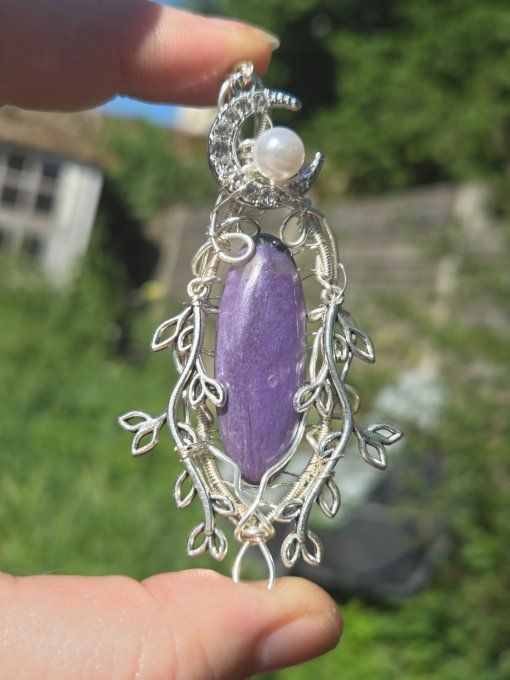 Pendentif lune ✨ Charoïte - Transformation & Libération ✨