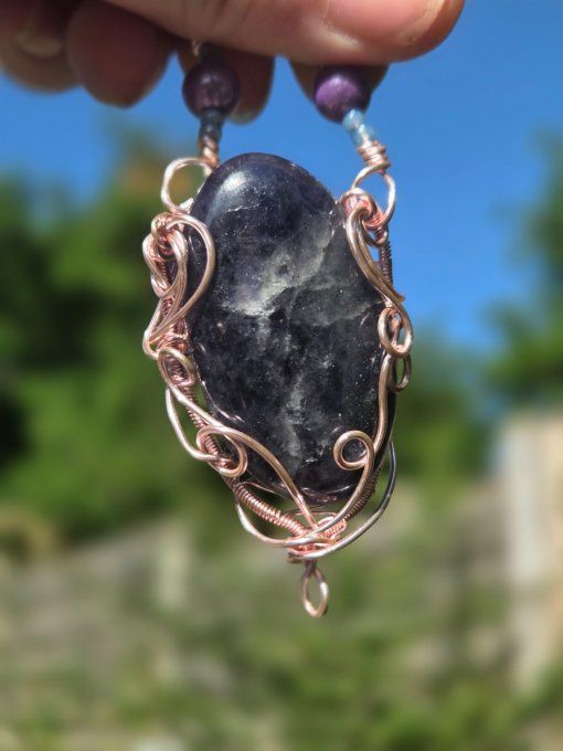 Pendentif Iolite (Cordierite) –✨ peurs profondes et anxieté