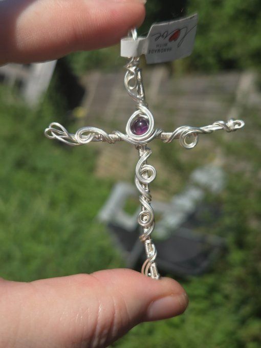 Croix Argent & Cabochon Améthyste – Sérénité & Sagesse Spirituelle        