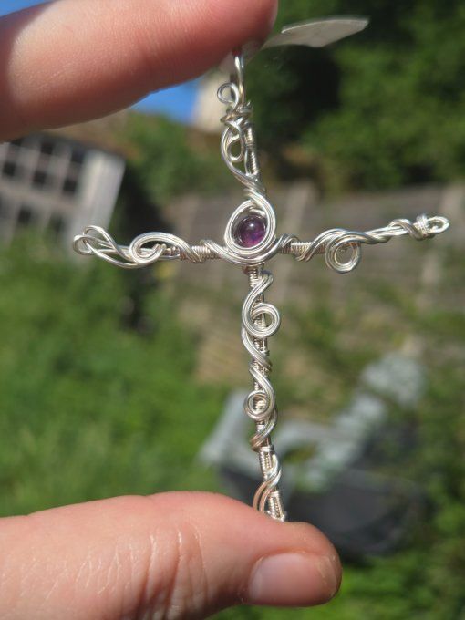 Croix Argent & Cabochon Améthyste – Sérénité & Sagesse Spirituelle        
