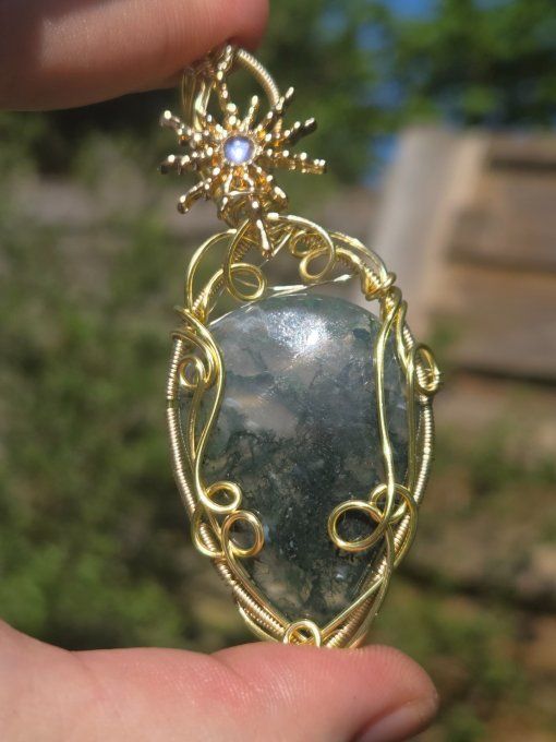 Pendentif En Agate Mousse – Connexion, Renouveau & Sérénité  