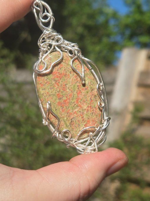 Pendentif Unakite Epine & Ronce– Énergie, Harmonie & Sérénité  .