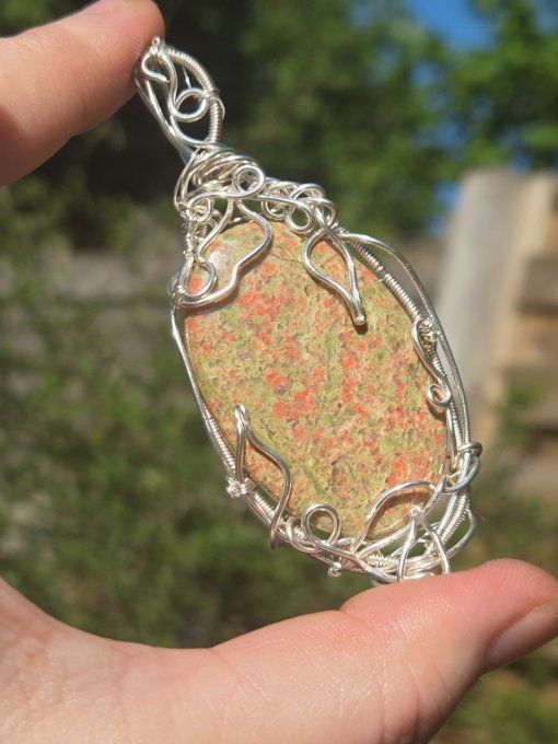 Pendentif Unakite Epine & Ronce– Énergie, Harmonie & Sérénité  .