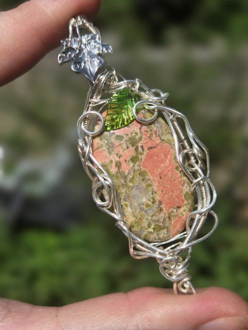 Pendentif En Unakite – Énergie, Harmonie & Sérénité   -feuille argent 