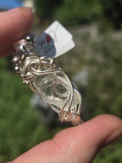 Amulette Pétalite – Pierre De Paix Et De Connexion Spirituelle   ✨