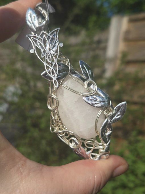 Pendentif Amulette Calcite Rose – Amour Inconditionnel Et Sérénité