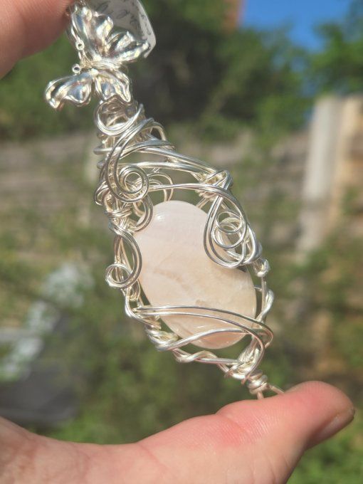 Pendentif Amulette Calcite Rose – Amour Inconditionnel & Sérénité     