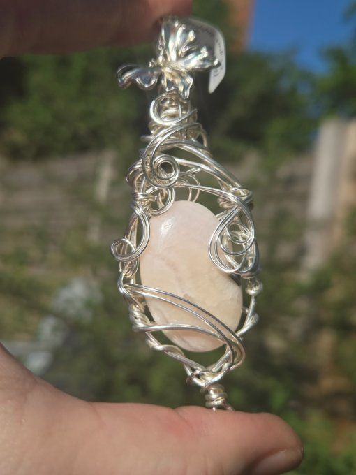 Pendentif Amulette Calcite Rose – Amour Inconditionnel & Sérénité     
