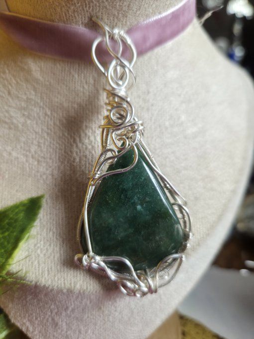 Amulette Apatite verte - Déblocage Du Cœur Et Équilibre ?  