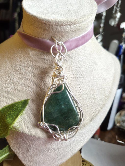 Amulette Apatite verte - Déblocage Du Cœur Et Équilibre ?  