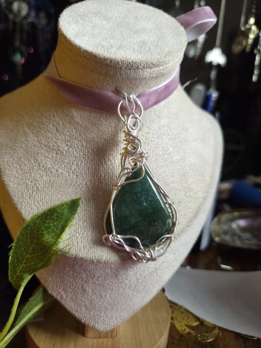 Amulette Apatite verte - Déblocage Du Cœur Et Équilibre ?  