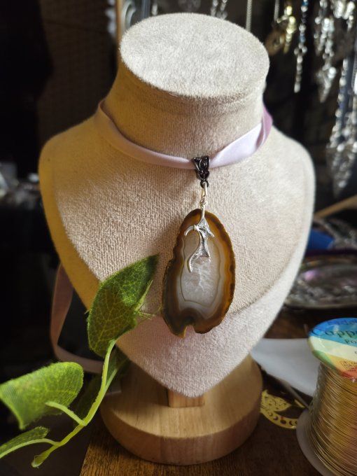 Pendentif agate brune , aile de Dragon