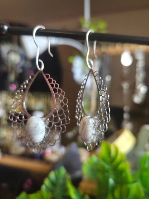 Boucle d’oreille Howlite – Calme, Relaxation Et Clarté Mentale     