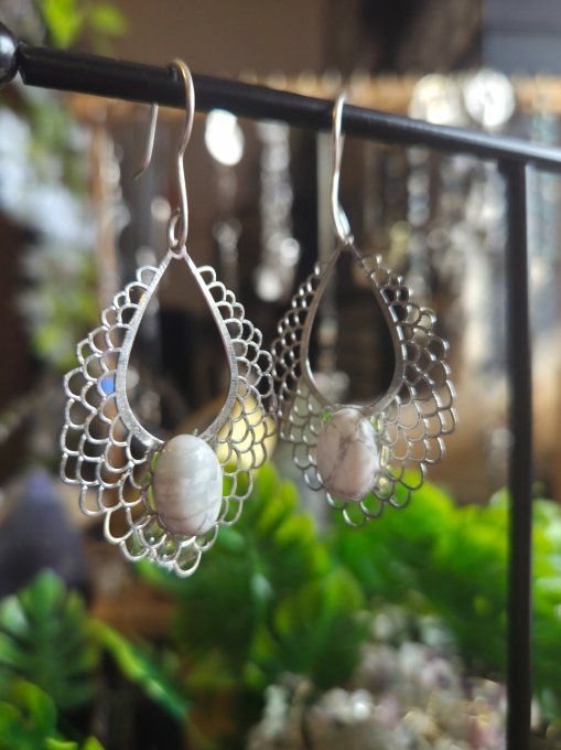 Boucle d’oreille Howlite – Calme, Relaxation Et Clarté Mentale     