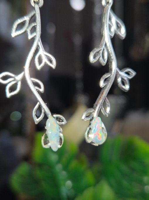 Boucle d'oreille Opale blanche éthiopienne 
