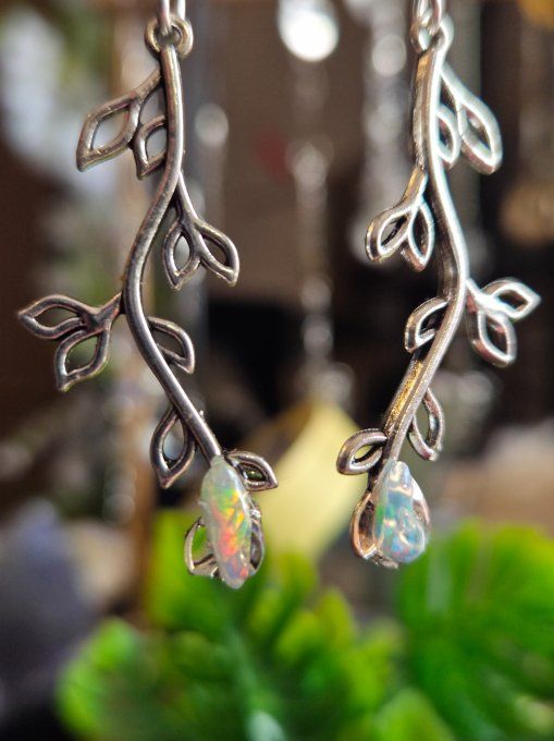 Boucle d'oreille Opale blanche éthiopienne 