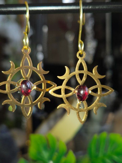 Boucle d’oreille  Grenat rhodolite : amour ,passion. 