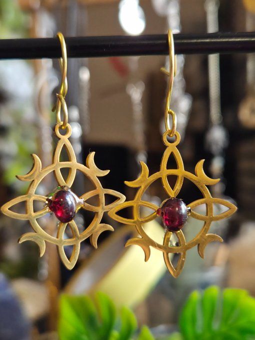 Boucle d’oreille  Grenat rhodolite : amour ,passion. 