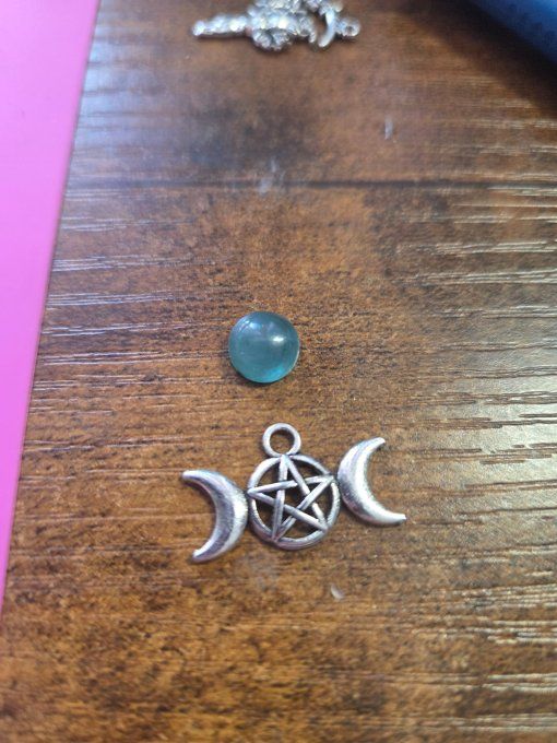 Amulette grandiderite triple lune resine 