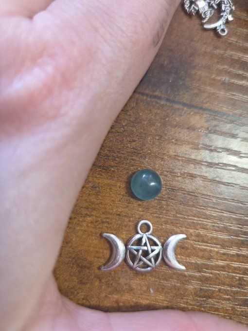 Amulette grandiderite triple lune resine 