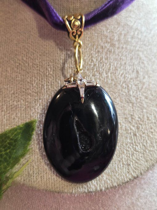 Pendentif onyx noire -Force , courage et confiance  