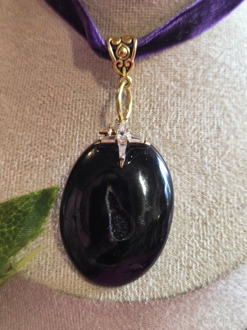 Pendentif onyx noire -Force , courage et confiance  