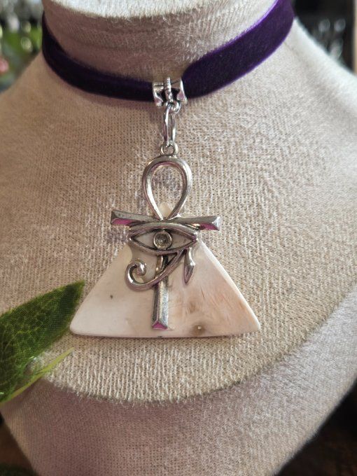Pendentif Scolecite Blanche ankh 