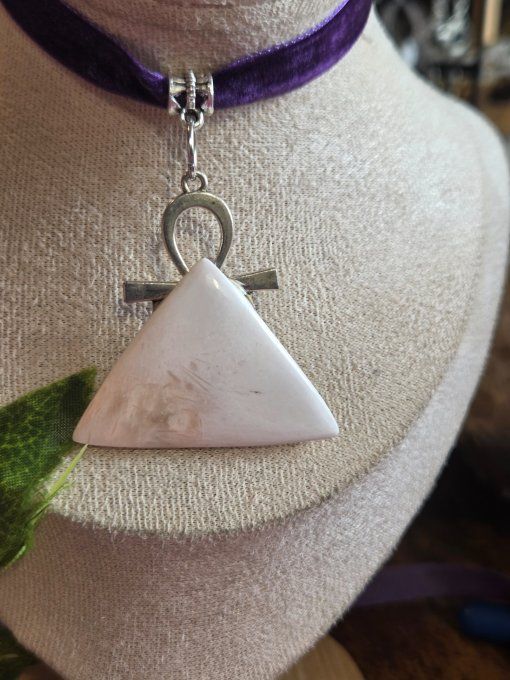 Pendentif Scolecite Blanche ankh 