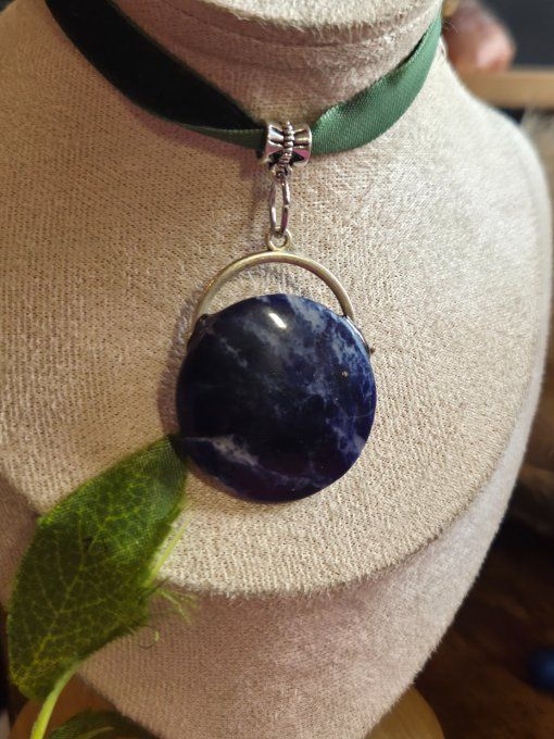 Pendentif Sodalite ,florale- Humilité, Courage Et Communication  