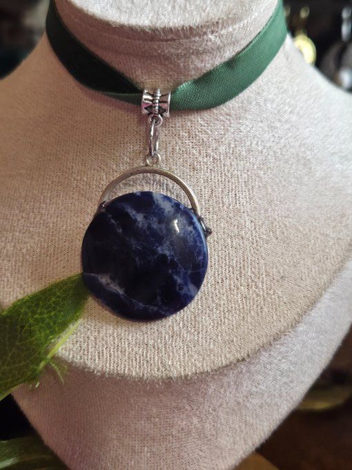 Pendentif Sodalite ,florale- Humilité, Courage Et Communication  