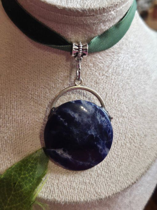 Pendentif Sodalite ,florale- Humilité, Courage Et Communication  