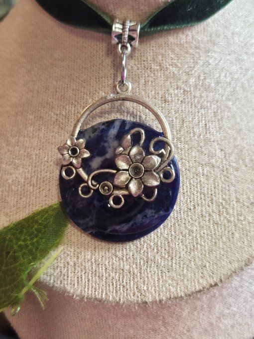 Pendentif Sodalite ,florale- Humilité, Courage Et Communication  