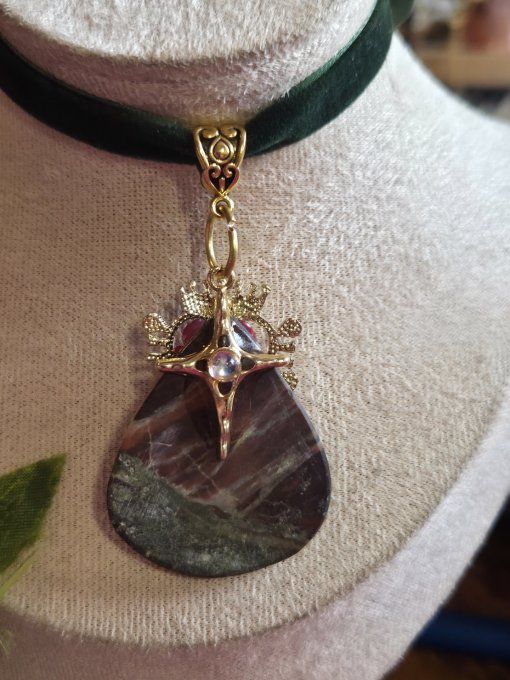Pendentif Jaspe Sang De Dragon – coeur sacré