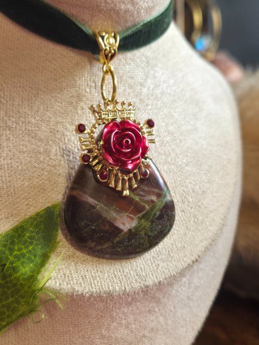 Pendentif Jaspe Sang De Dragon – coeur sacré