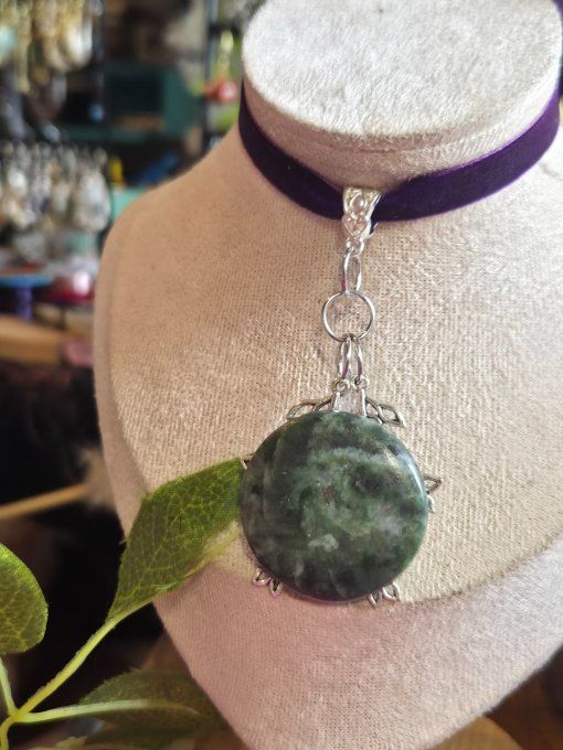 Pendentif Diopside chrome✨ lierre 