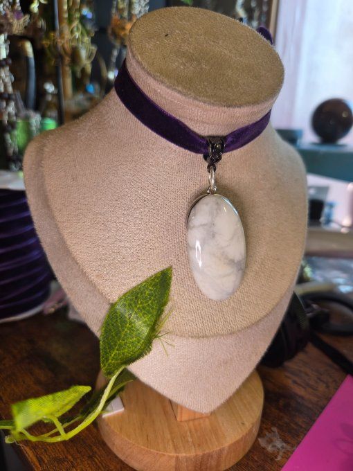 Collier Howlite – astro poisson