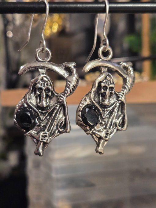 Boucle d’oreille en Spinelle noire -libere et purifie
