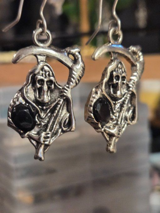 Boucle d’oreille en Spinelle noire -libere et purifie